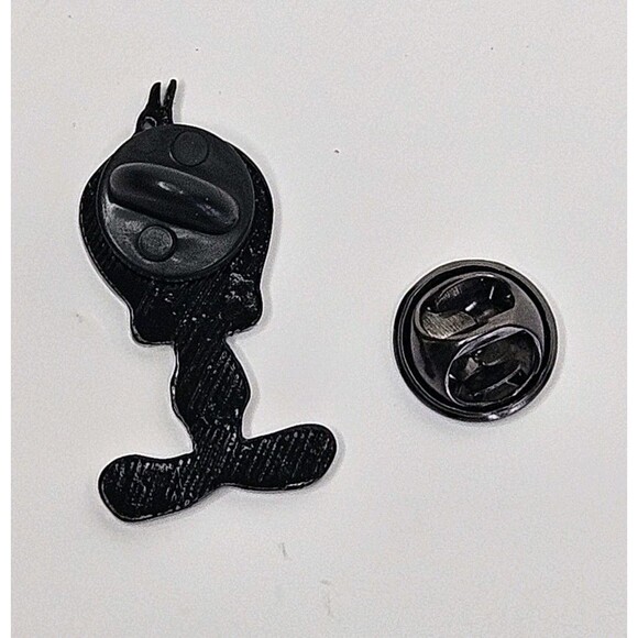 Tweety Bird Enamel Pin Looney Tunes WB Cartoon 1.25" Brooch - Picture 3 of 3